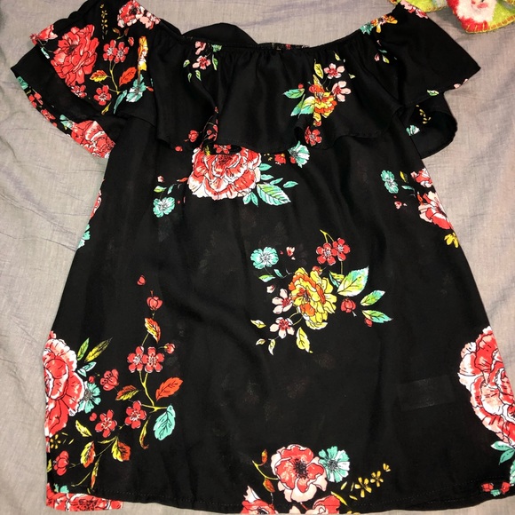 Off the Shoulder Floral Shirt - Picture 3 of 3